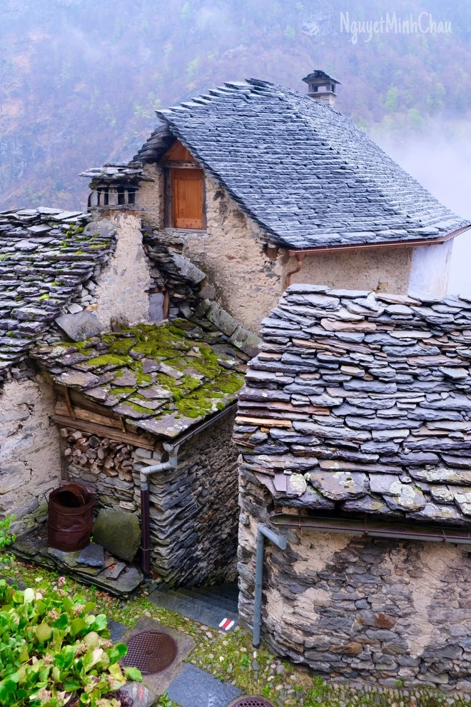 Lạc bước vào “ngôi làng đá” đẹp như tranh vẽ ở Thụy Sĩ