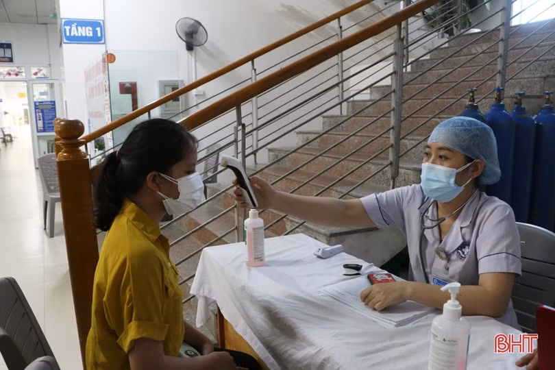 Hà Tĩnh tiêm vắc-xin phòng COVID-19 cho tiểu thương, hộ kinh doanh