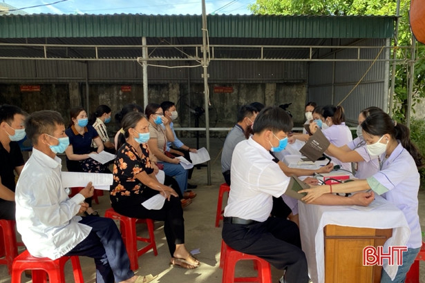 Các địa phương ở Hà Tĩnh tiêm vắc-xin phòng COVID-19 đợt 5