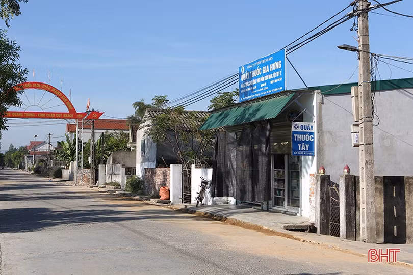 Xã Tùng Lộc ngày đầu thực hiện cách ly y tế: Đường vắng vẻ, người dân ở yên trong nhà