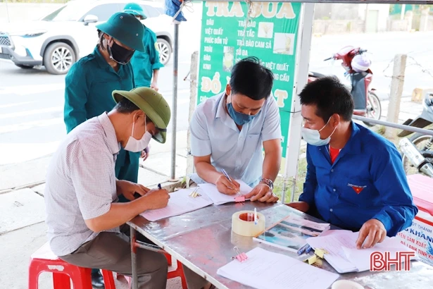 Các địa phương ở Hà Tĩnh siết chặt quản lý người, phương tiện qua lại địa bàn