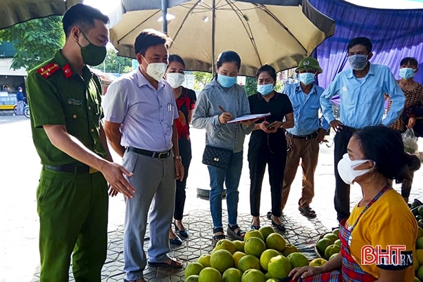 Đức Thọ: 56 người từng đến chợ đầu mối Vinh âm tính lần 1 với virus SARS-CoV-2