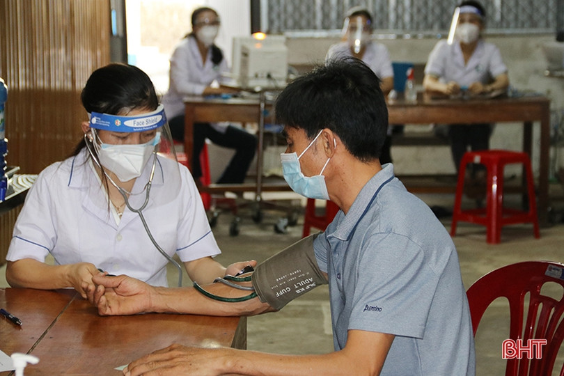 Các địa phương ở Hà Tĩnh tiêm vắc-xin phòng COVID-19 đợt 5