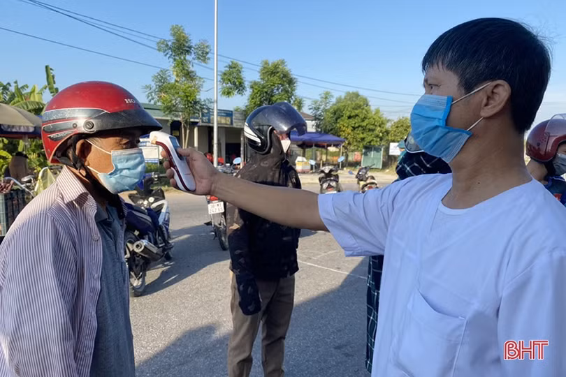 Sau khi lập các chốt kiểm soát, người dân ra/vào TP Hà Tĩnh cần điều kiện gì? ảnh 7 Sau khi lập các chốt kiểm soát, người dân ra/vào TP Hà Tĩnh cần điều kiện gì?