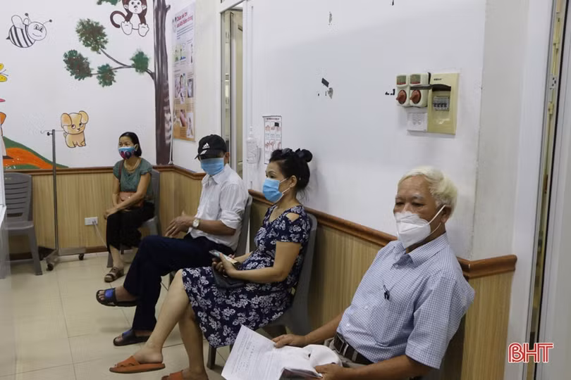 Hà Tĩnh tiêm vắc-xin phòng COVID-19 cho tiểu thương, hộ kinh doanh