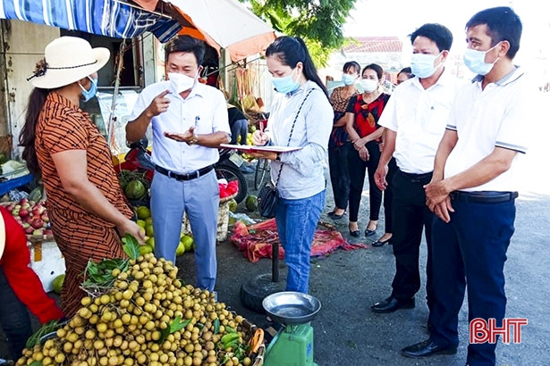 Đức Thọ: 56 người từng đến chợ đầu mối Vinh âm tính lần 1 với virus SARS-CoV-2