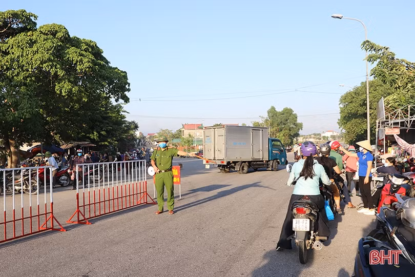 Sau khi lập các chốt kiểm soát, người dân ra/vào TP Hà Tĩnh cần điều kiện gì?