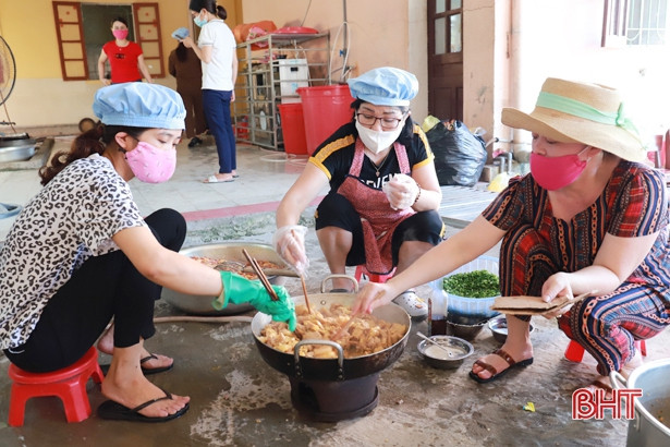 Nghi Xuân hỗ trợ 2.896 suất ăn cho các khu cách ly y tế