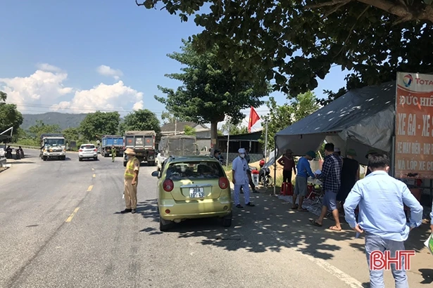 Các địa phương ở Hà Tĩnh siết chặt quản lý người, phương tiện qua lại địa bàn