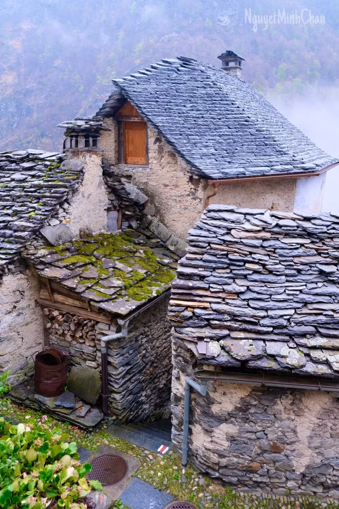 Lạc bước vào “ngôi làng đá” đẹp như tranh vẽ ở Thụy Sĩ