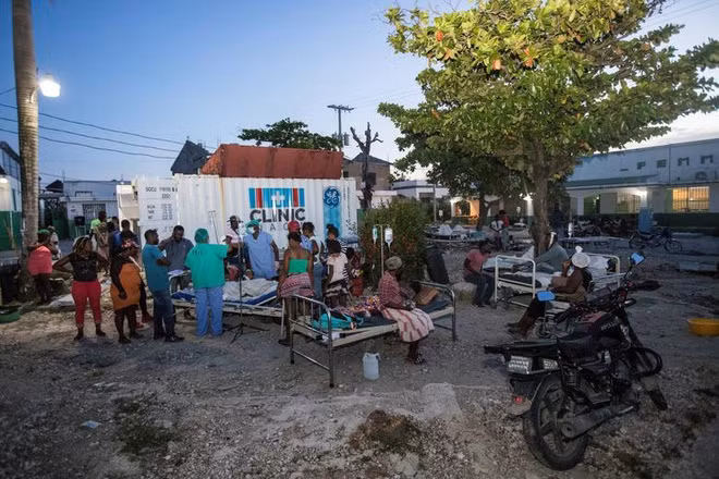 Haiti tan hoang sau động đất kinh hoàng, 1.297 người chết