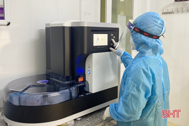 Bệnh viện Đa khoa tỉnh Hà Tĩnh tiếp nhận thêm hệ thống xét nghiệm chẩn đoán COVID-19