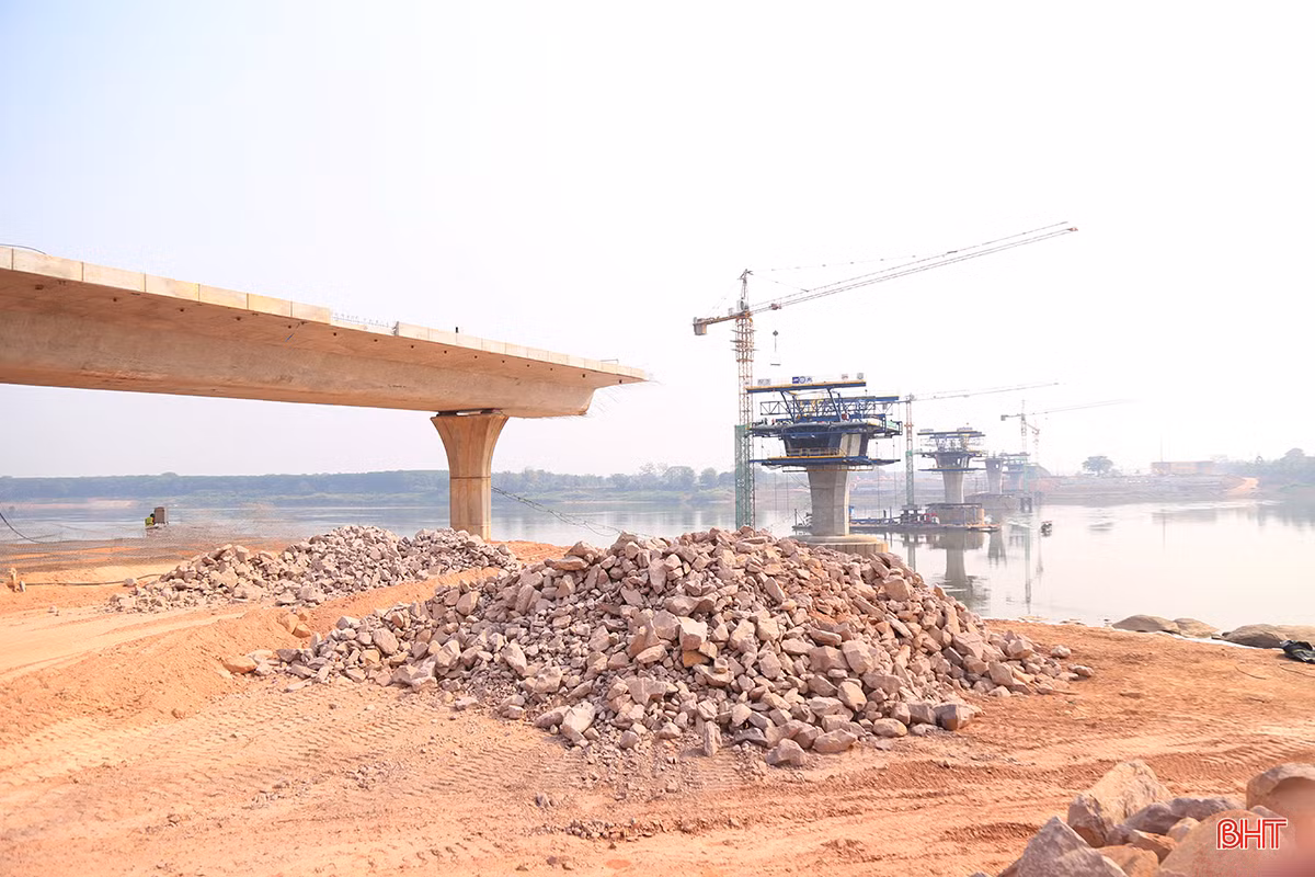 Cầu Hữu nghị 5 Bolikhămxay - Bưng Càn.