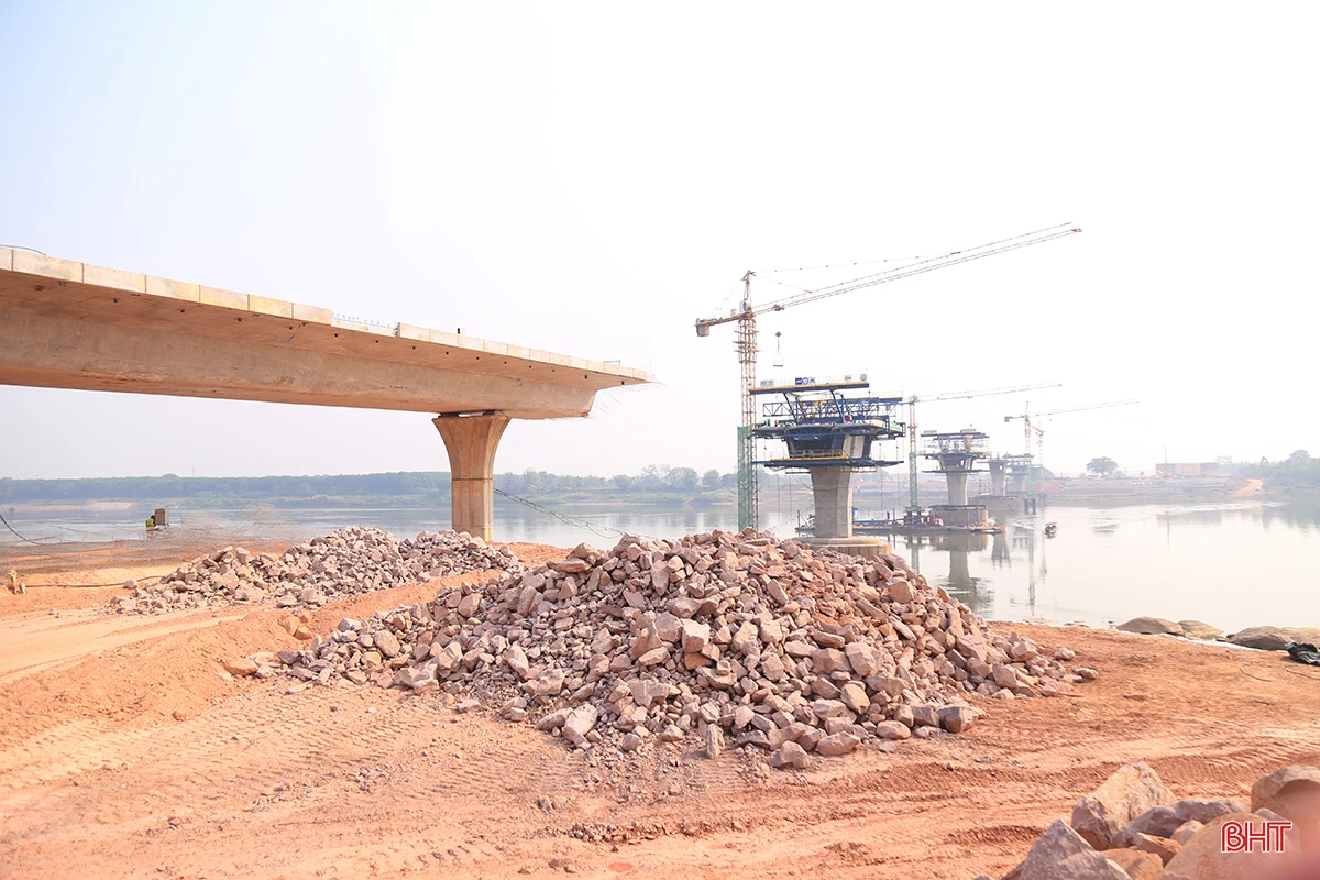 Cầu Hữu nghị 5 Bolikhămxay - Bưng Càn.