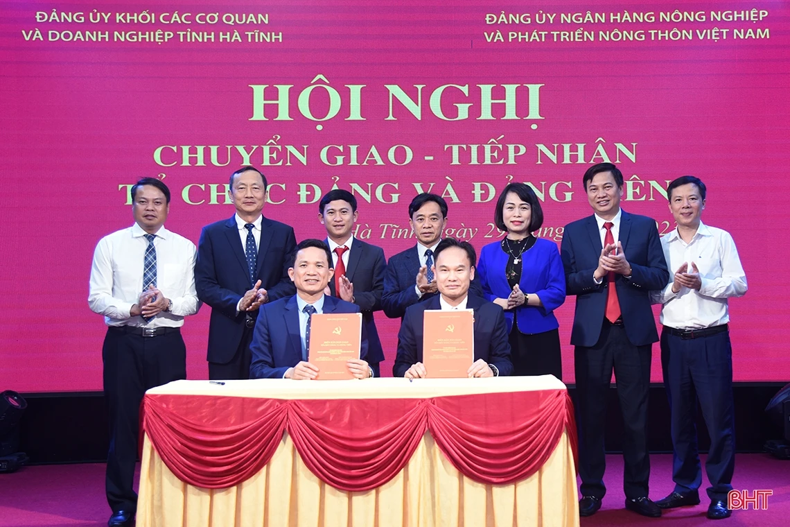 Chuyển giao đảng bộ cơ sở Agribank Chi nhánh Hà Tĩnh và Agribank Chi nhánh Hà Tĩnh II