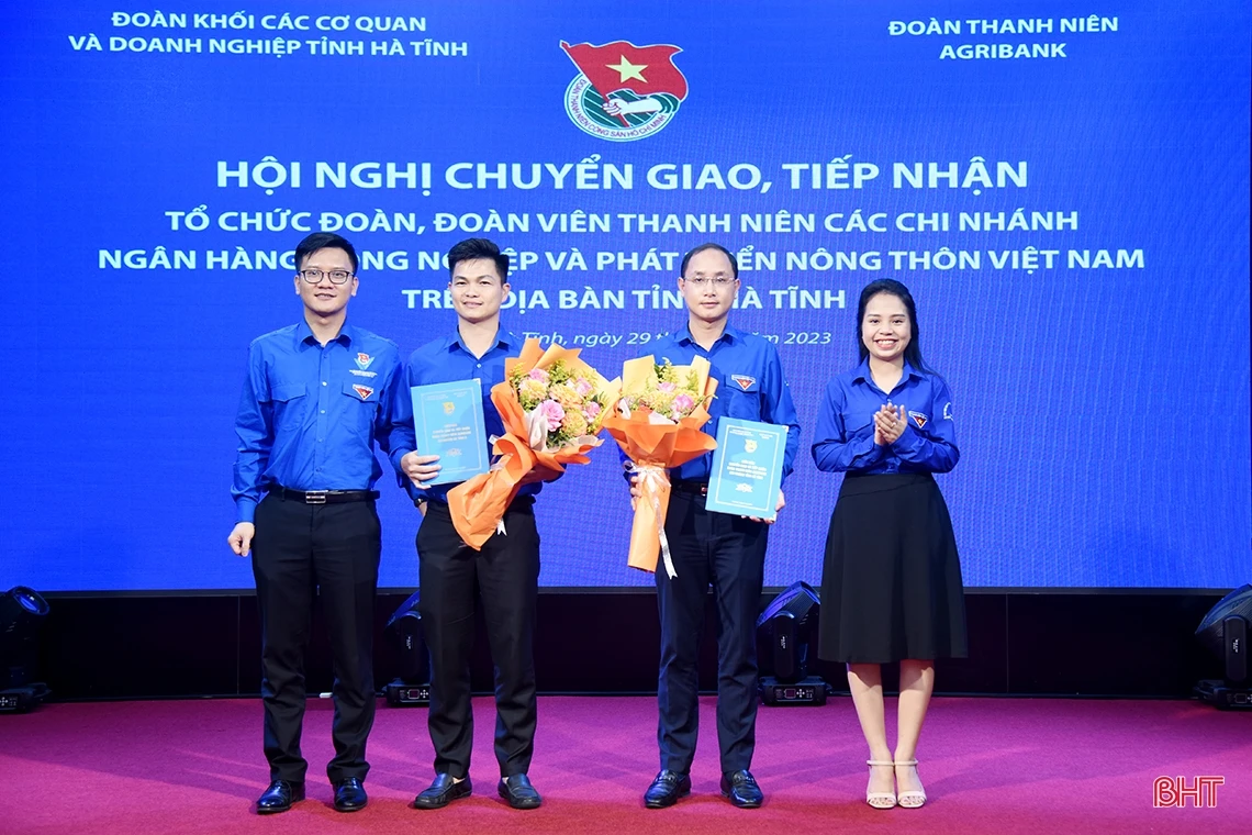 Chuyển giao đảng bộ cơ sở Agribank Chi nhánh Hà Tĩnh và Agribank Chi nhánh Hà Tĩnh II