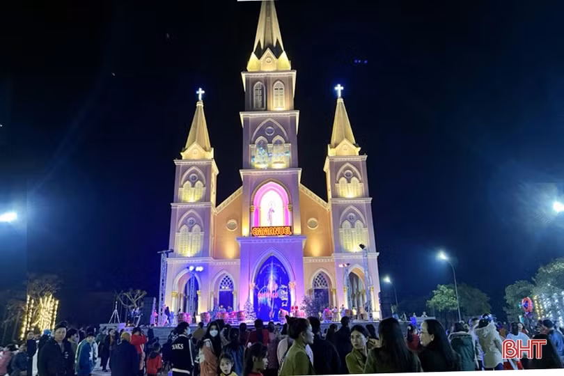 Người dân Hà Tĩnh vui đón Giáng sinh an lành, ấm áp