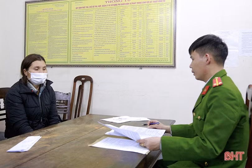 Hà Tĩnh: Bắt giữ 2 phụ nữ vận chuyển, tàng trữ hàng cấm