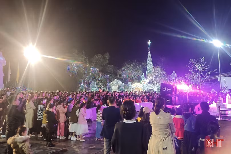 Người dân Hà Tĩnh vui đón Giáng sinh an lành, ấm áp