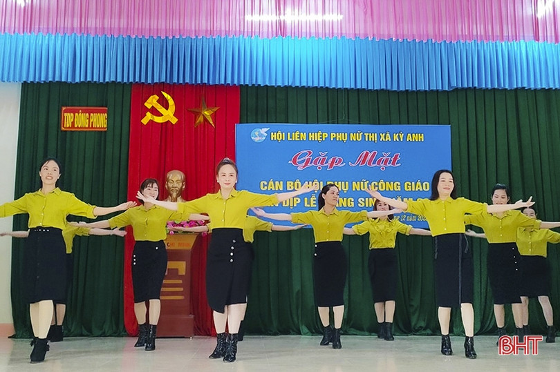 Hội phụ nữ các cấp ở Hà Tĩnh tặng nhiều phần quà ý nghĩa cho cán bộ, hội viên công giáo