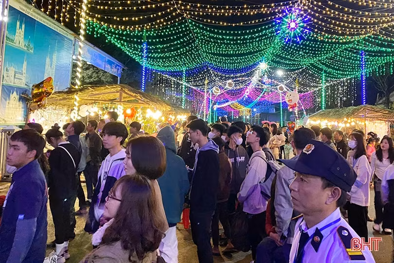 Người dân Hà Tĩnh vui đón Giáng sinh an lành, ấm áp