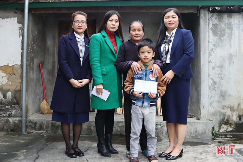 BIDV Hà Tĩnh trao quà tết cho trẻ mồ côi do Báo Hà Tĩnh đỡ đầu