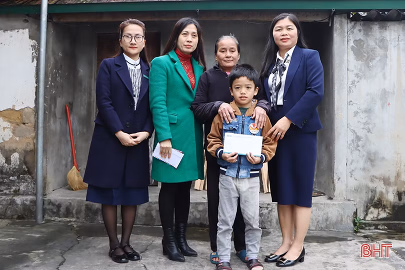 BIDV Hà Tĩnh trao quà tết cho trẻ mồ côi do Báo Hà Tĩnh đỡ đầu