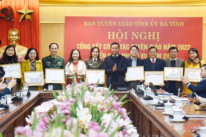 Đổi mới công tác tuyên giáo gắn với học và làm theo Bác thiết thực, hiệu quả