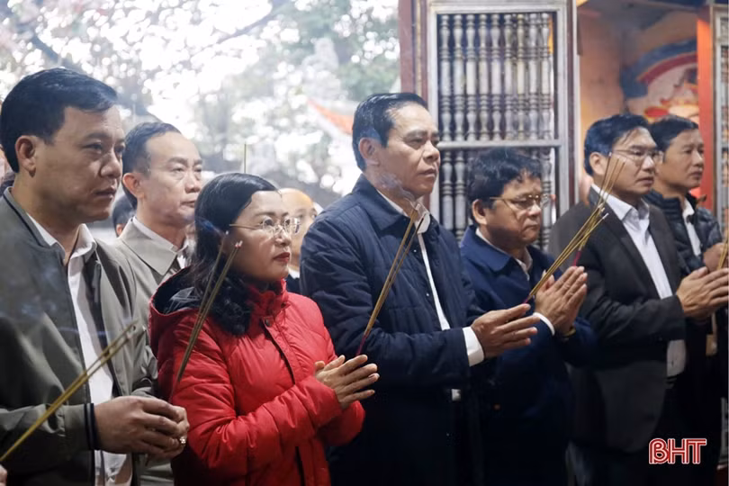 Chủ tịch UBND tỉnh dự lễ đúc chuông ở đền thờ Lê Khôi