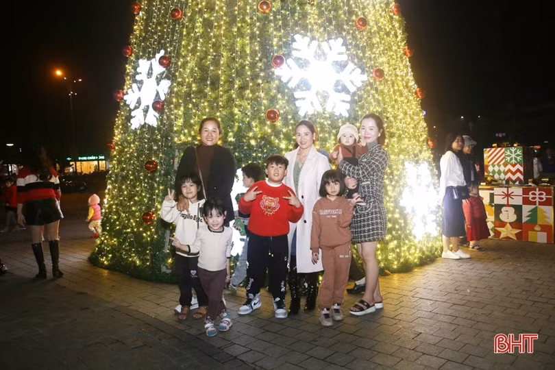 Người dân Hà Tĩnh vui đón Giáng sinh an lành, ấm áp