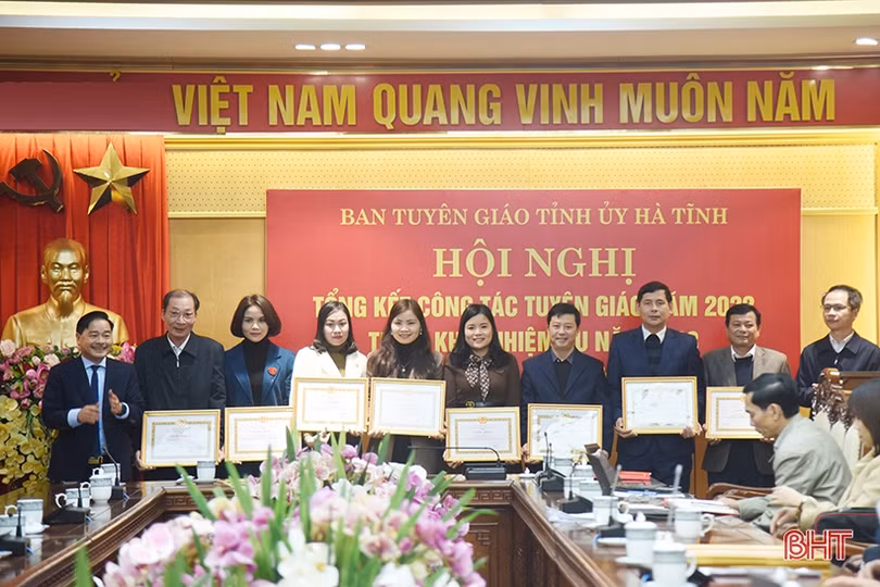 Đổi mới công tác tuyên giáo gắn với học và làm theo Bác thiết thực, hiệu quả