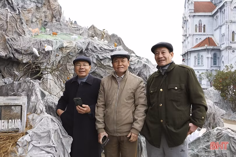 Rộn ràng đón lễ Giáng sinh trên khắp các xứ đạo ở Hà Tĩnh