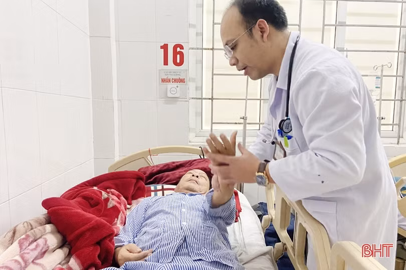 Bệnh viện Đa khoa Hà Tĩnh tiếp nhận kỹ thuật chụp mạch máu não bằng hệ thống DSA