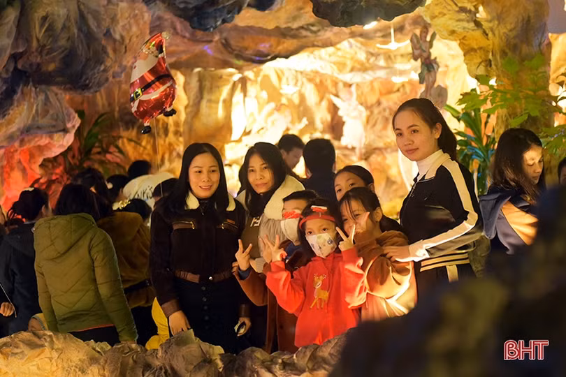 Người dân Hà Tĩnh vui đón Giáng sinh an lành, ấm áp