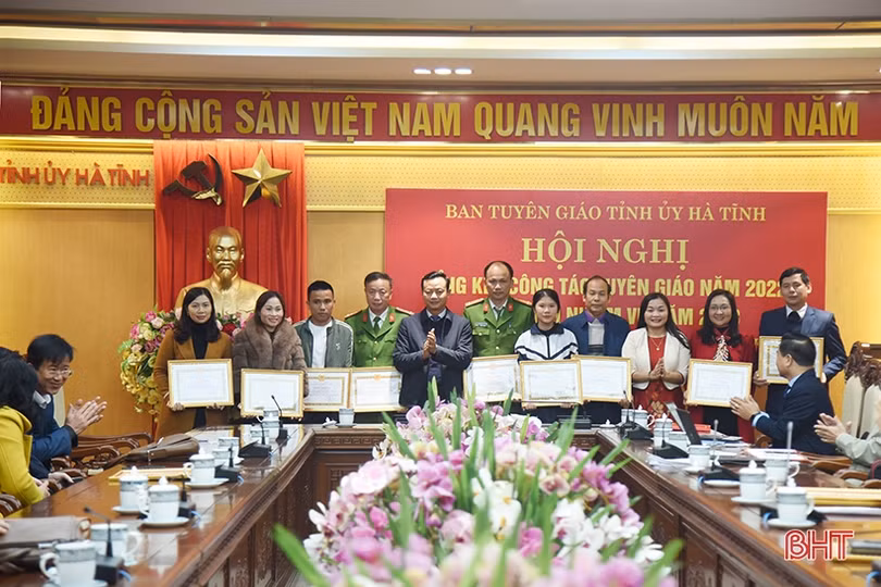 Đổi mới công tác tuyên giáo gắn với học và làm theo Bác thiết thực, hiệu quả