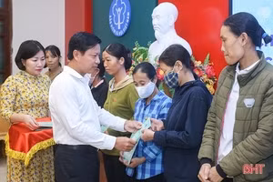 Không yêu cầu nộp, xuất trình sổ hộ khẩu, sổ tạm trú khi làm thủ tục bảo hiểm xã hội