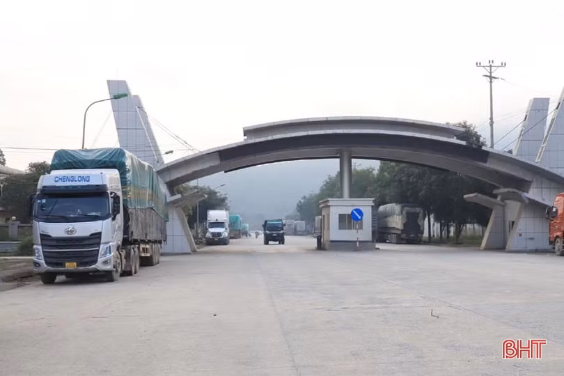 Chấn chỉnh tình trạng lộn xộn tại khu vực cổng B Khu kinh tế Cầu Treo