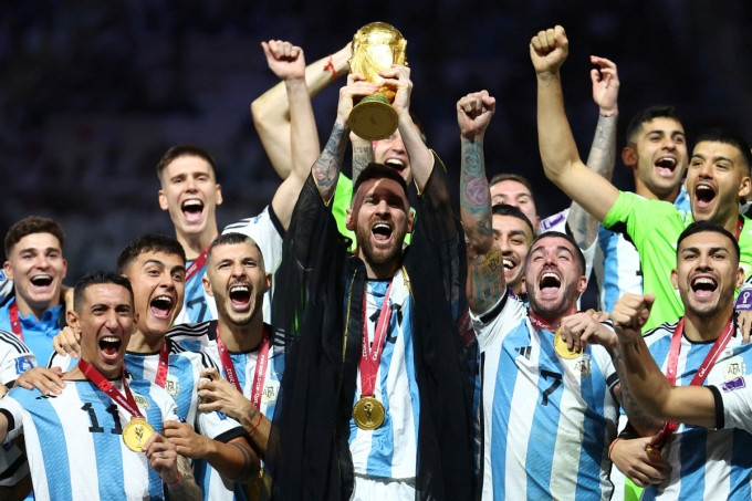 Argentina vẫn kém Brazil trên bảng FIFA