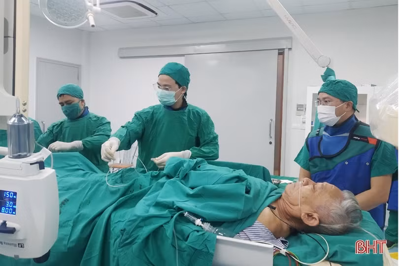 Bệnh viện Đa khoa Hà Tĩnh tiếp nhận kỹ thuật chụp mạch máu não bằng hệ thống DSA