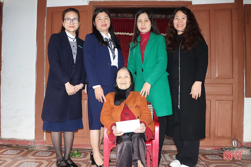 BIDV Hà Tĩnh trao quà tết cho trẻ mồ côi do Báo Hà Tĩnh đỡ đầu