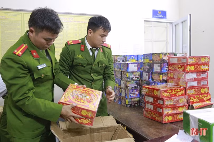 Hà Tĩnh: Phá đường dây mua bán hàng cấm, thu giữ hơn 300 kg pháo
