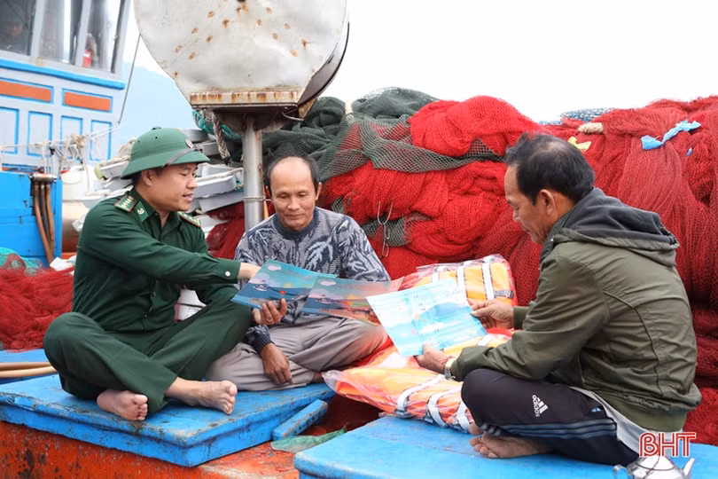 BĐPB Hà Tĩnh nâng cao nhận thức pháp luật cho ngư dân khi khai thác trên biển