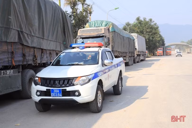 Chấn chỉnh tình trạng lộn xộn tại khu vực cổng B Khu kinh tế Cầu Treo