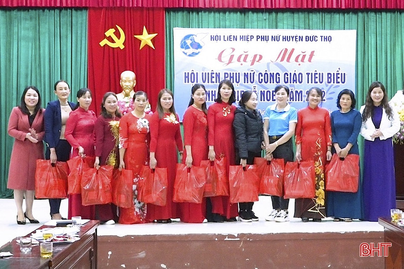 Hội phụ nữ các cấp ở Hà Tĩnh tặng nhiều phần quà ý nghĩa cho cán bộ, hội viên công giáo