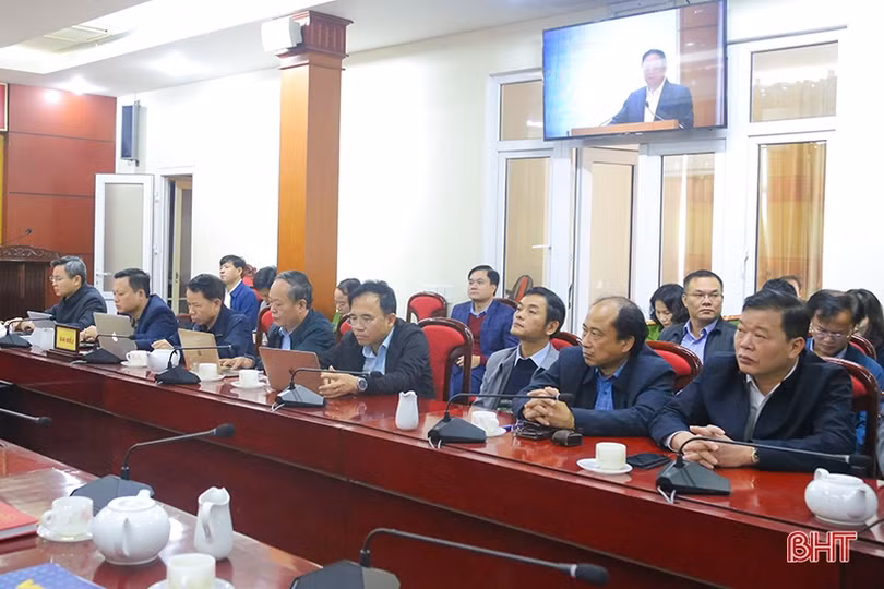 Tiếp tục lấy người dân, doanh nghiệp là trung tâm thực hiện chuyển đổi số