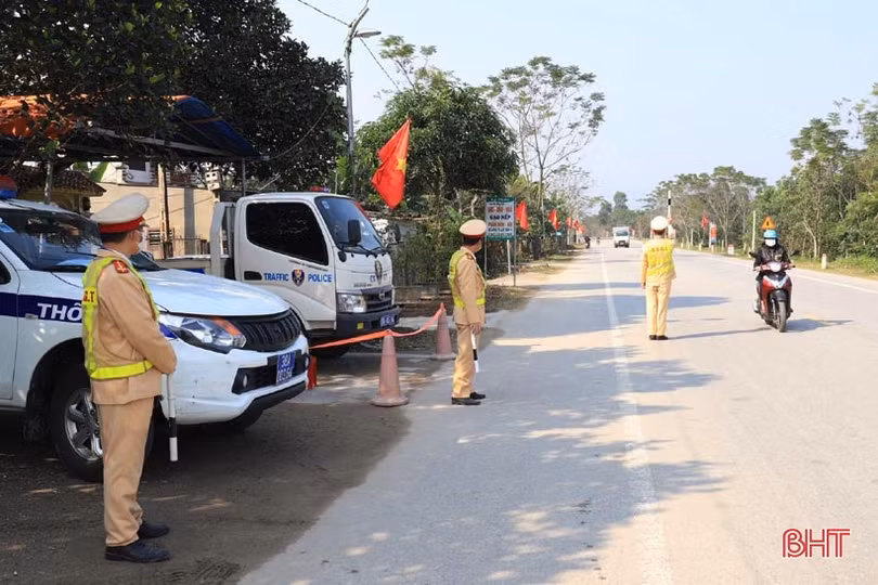 Chấn chỉnh tình trạng lộn xộn tại khu vực cổng B Khu kinh tế Cầu Treo