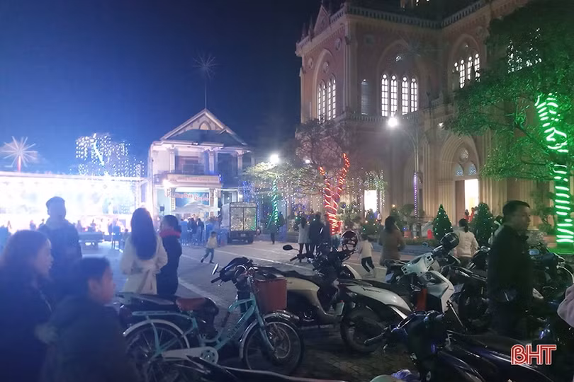 Người dân Hà Tĩnh vui đón Giáng sinh an lành, ấm áp
