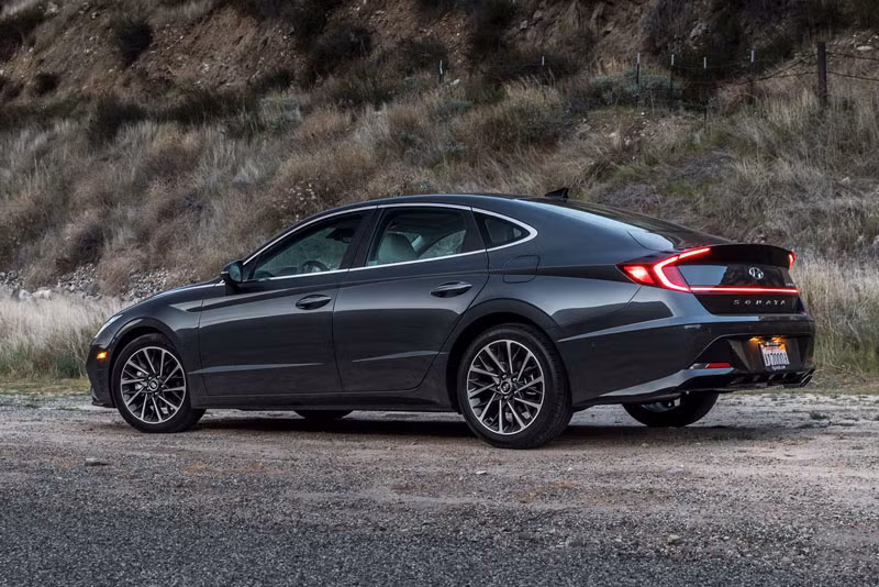 Top 10 xe sedan gia đình đời 2023 tiết kiệm nhiên liệu nhất