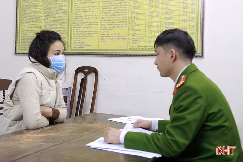 Hà Tĩnh: Bắt giữ 2 phụ nữ vận chuyển, tàng trữ hàng cấm