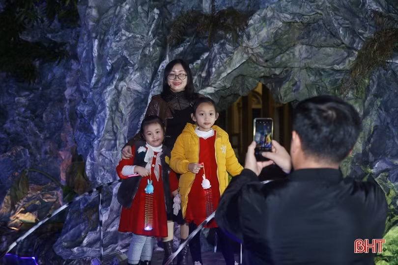 Người dân Hà Tĩnh vui đón Giáng sinh an lành, ấm áp